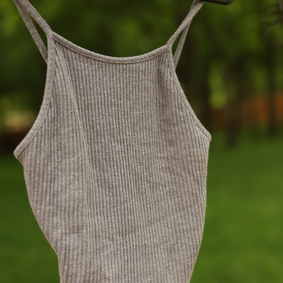 Brandy Melville Crop Top Gray - Picture 2 of 2